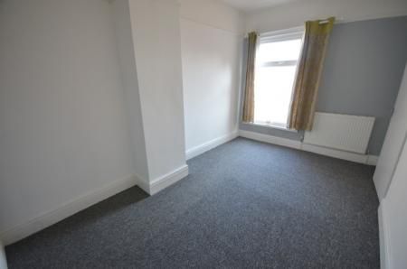 3 bedroom Terraced House To Let - Photo 4