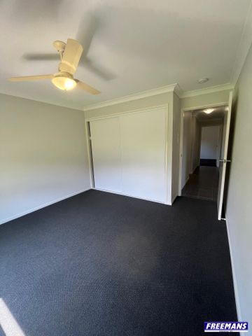 Fantastic 3 Bedroom, 2 Bathroom Property - Photo 2