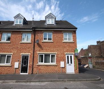 4 bedroom end of terrace house to rent - Photo 5