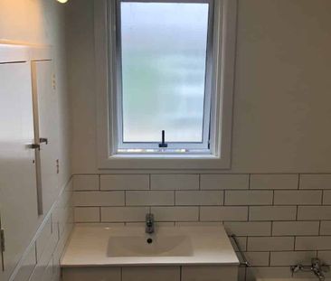 Family home in great location - Photo 2