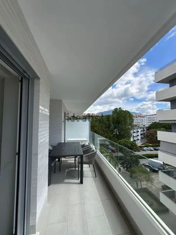 Alquiler de piso en Avenida Miguel de Cervantes - Photo 3