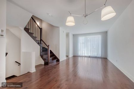 Splendid townhouse for rent in Pointe-Claire | Accès International - Photo 2