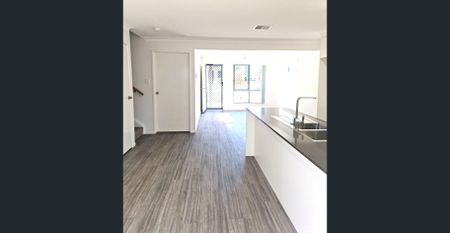 3 BEDROOM 2 BATHROOM TOWNHOUSE WITH DUCTED AIR - Photo 5