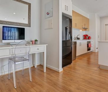 Easy Walk to Flinders Precinct - Photo 2