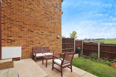 2 bedroom terraced house to rent - Photo 2