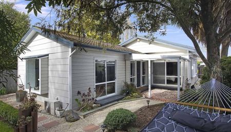 Three bedroom home in Papanui - Photo 3