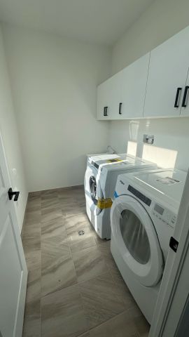 For Lease - 103 Inverary Crescent, Vaughan, Ontario - Photo 2