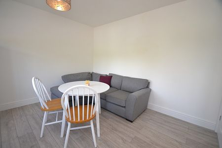 2 bed Flat for Rent - Photo 4