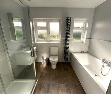 3 bedroom detached bungalow to rent - Photo 5