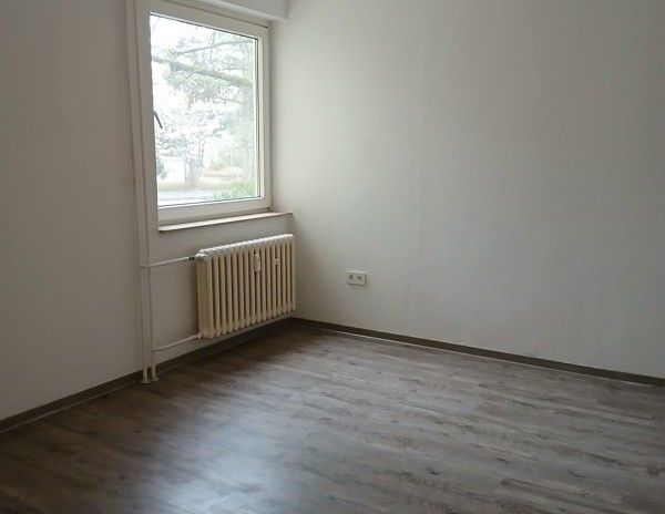 Modernisierte 3-Zimmer-Erdgeschosswohnung mit Balkon! - Photo 1