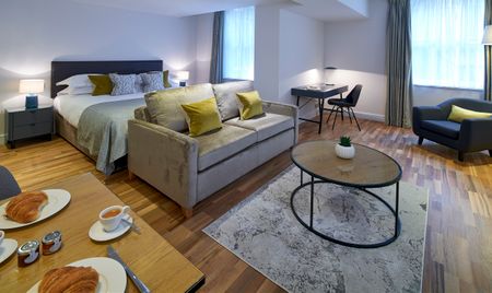 One Bedroom Open Plan Apartment in Harrington Court, London SW7 - Photo 2