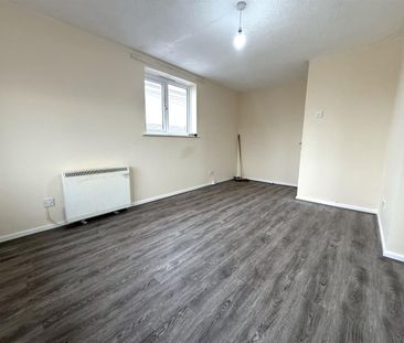 Valley Road, Nuneaton - Photo 2