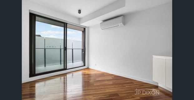 Perfectly Positioned, Stylish Living in the Heart of Highett - Photo 1