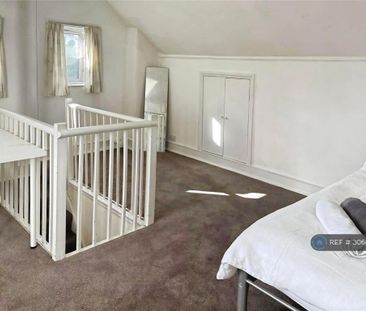 1 bedroom in a house share to rent - Photo 6
