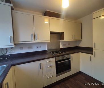 3 Bed Semi-Detached House, Hexagon Close, M9 - Photo 6