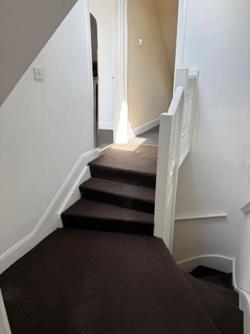 2 Bed Flat, London, HA3 - Photo 4