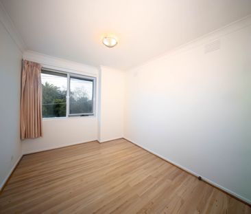 Spacious Apartment in the Heart of Coburg - Photo 5