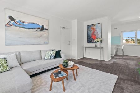 LUXURY PENTHOUSE LIVING WITH SWEEPING OCEAN VIEWS - Photo 2