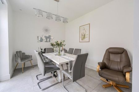 4 bedroom semi-detached house to rent - Photo 3