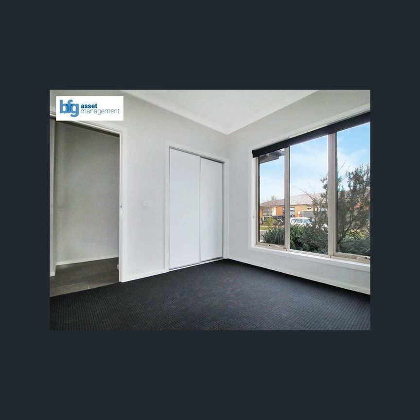 4 Arabella Circuit, Point Cook, Vic 3030 - Photo 1