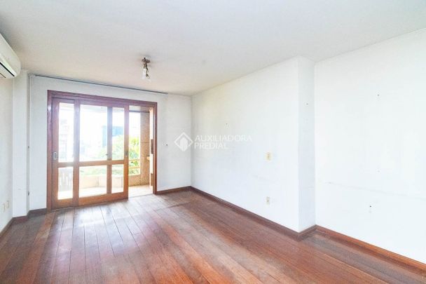 Apartamento com 3 quartos e 135m² para alugar em Floresta, Porto Alegre. - Photo 1