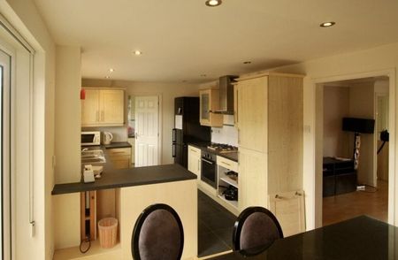 Lemur Drive, Cambridge £2,200 pcm ⓘ The monthly or weekly payment required by the landlord. Read our glossary page , 4 bedrooms, detached house, to let * Tenant info - Photo 3