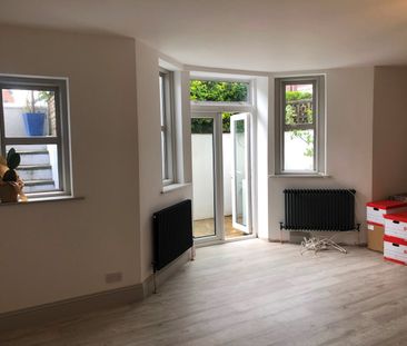 2 Bed Flat, Belmont, BN1 - Photo 2