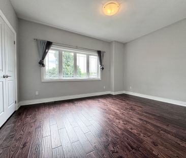 For Lease - 1013 Gorham Street Unit# Coach, Newmarket, Ontario - Photo 2