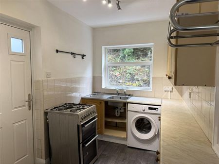 2 bedroom end of terrace house to rent - Photo 2