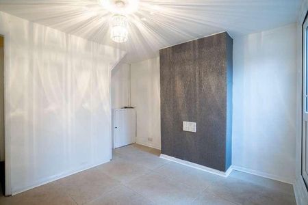 Lydia Cottages, Wrotham Road, Gravesend, Kent, DA11 - Photo 2