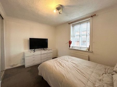 St. Catherines Road, Littlehampton, BN17 1 bedroom flat to rent - Photo 2