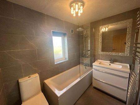 4 bedroom semi-detached house to rent - Photo 4