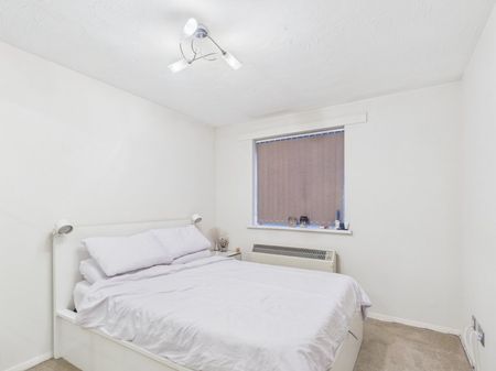 Redford Close, Feltham,TW13 - Photo 2