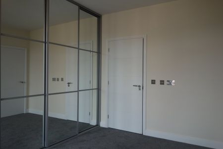 2 bedroom Apartment to rent - Photo 3