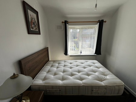 1 bedroom in a house share to rent - Photo 2