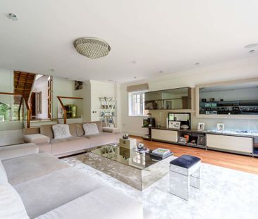 A beautifully presented family home in South Ascot - Photo 4