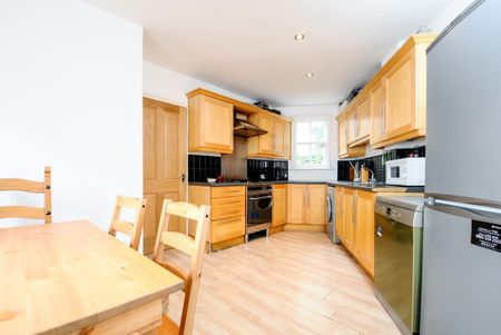 Knowsley Road, Battersea SW11 - Photo 5