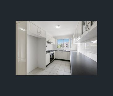 2 bedroom unit with natural light, located in a great location - Photo 1