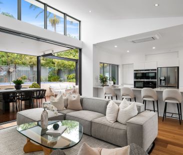 Elegant family home in the heart of Castlecrag - Photo 3