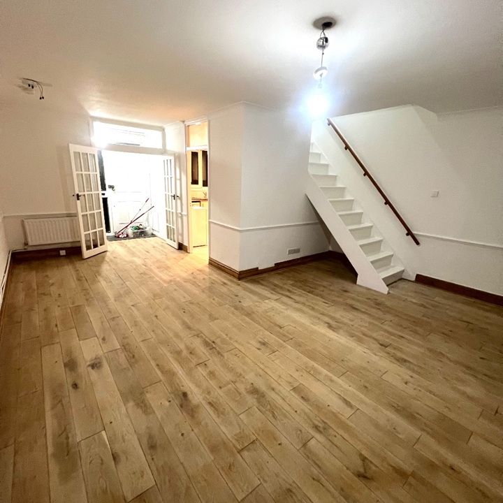 3 Bed Terraced House, Mcausland House, E3 - Photo 1