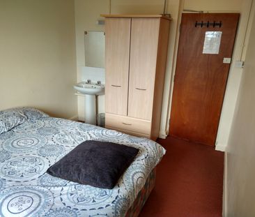Room in a Shared House, Demesne Road, M16 - Photo 2
