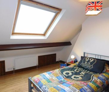 4 bedroom semi-detached house to rent - Photo 6