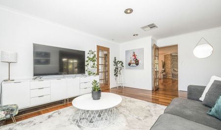 Well-Presented Four-Bedroom Family Home in Kinross, Only 1.5km to the Beach. - Photo 3