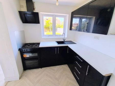 3 bedroom semi-detached house to rent - Photo 5
