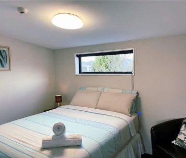 Chic 2BR Apt with Balcony in Linwood - Photo 6