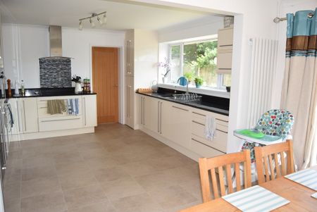 Jennys Lane, Lytchett Matravers, Poole - Photo 2