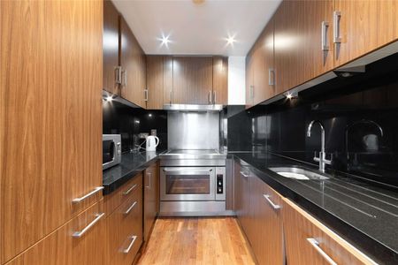 Bright and spacious 2 double bedroom, 2 bathroom apartment to rent in New Providence Wharf. - Photo 3