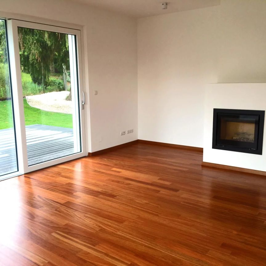 LICHTDURCHFLUTETES FREISTEHENDES HAUS AM HEUBERG MIT GARTEN UND FERNBLICK - Photo 1