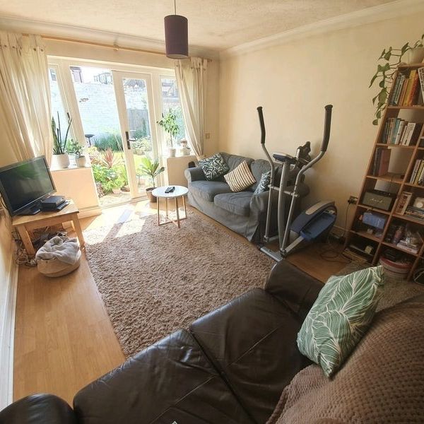 Room in a Shared House, Hardy Road, SW19 - Photo 1