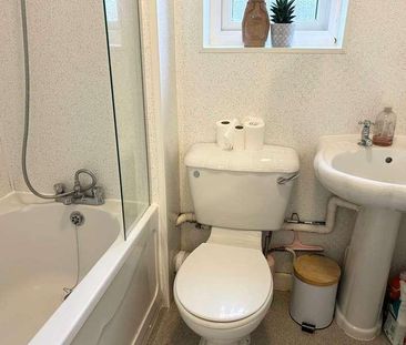 Glyndebourne Gardens, Banbury, OX16 - Photo 2